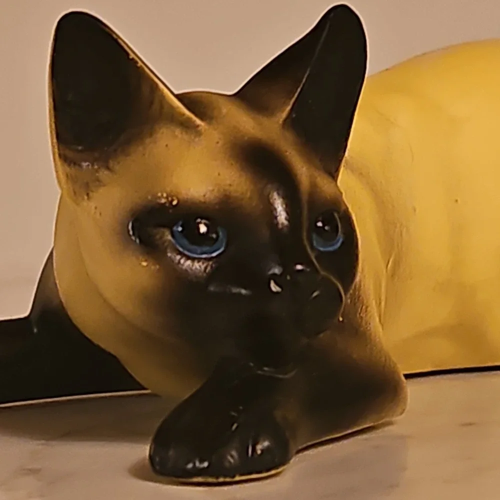 Resin Siamese Cat Figurine Lying Down Collectible Yellow Black Blue Eyes
